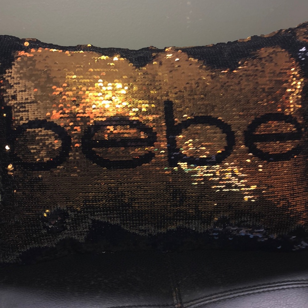 Bebe pillows $7 only one left!!!
